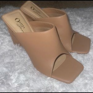 Olivia Ferguson heels